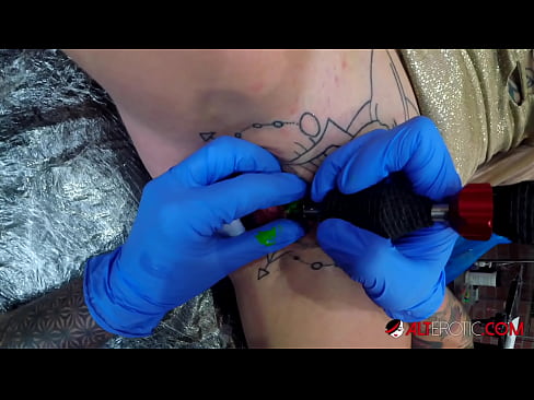 ❤️ An hottie thar a bheith tattooed Sully Savage fuair tattoo ar a clitoris ️❌ Porn bhaile ag ga.hentai-menu.ru